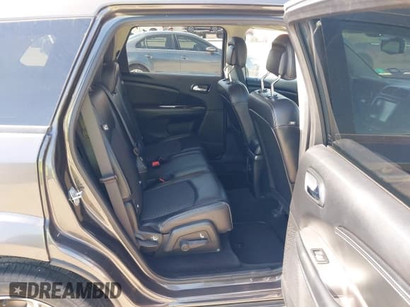 ✅ 2017 Dodge Journey Crossroad Plus • VIN: 3C4PDCGBXHT582649 • Lot: 41995017. Listed on IAAI with 88,255 mi. Free auction sales archive from the USA and detailed vehicle history report at DreamBid. Image 8.