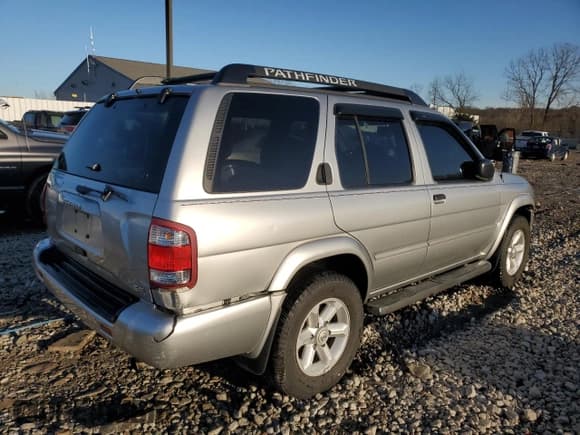 ✅ 2004 Nissan Pathfinder LE Platinum • VIN: JN8DR09Y64W905592 • Lot: 84623384. Wystawiony na Copart z przebiegiem 235 254 mil. Bezpłatny archiwum sprzedaży aukcyjnych z USA i szczegółowy raport historii pojazdu na DreamBid. Zdjęcie 3.