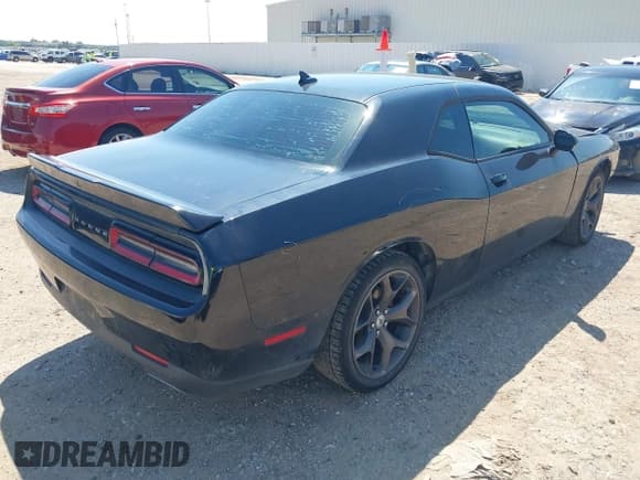 ✅ 2018 Dodge Challenger SXT • VIN: 2C3CDZAG0JH232858 • Lot: 43135440. Wystawiony na IAAI z przebiegiem 114 000 mil. Bezpłatny archiwum sprzedaży aukcyjnych z USA i szczegółowy raport historii pojazdu na DreamBid. Zdjęcie 4.