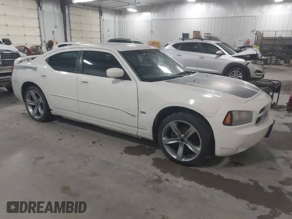 2010 Dodge Charger SXT z VIN 2B3CA3CV9AH116962, wystawiony jako IAAI lot #43141447 z przebiegiem 120 000 mil mil oraz . Historia ofert i sprzedaży dostępna na DreamBid. Obrazek 1.