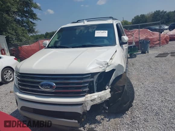 ✅ 2020 Ford Expedition XLT • VIN: 1FMJU1JT5LEA26734 • Lot: 43271054. Listed on IAAI with 120,106 mi. Free auction sales archive from the USA and detailed vehicle history report at DreamBid. Image 12.
