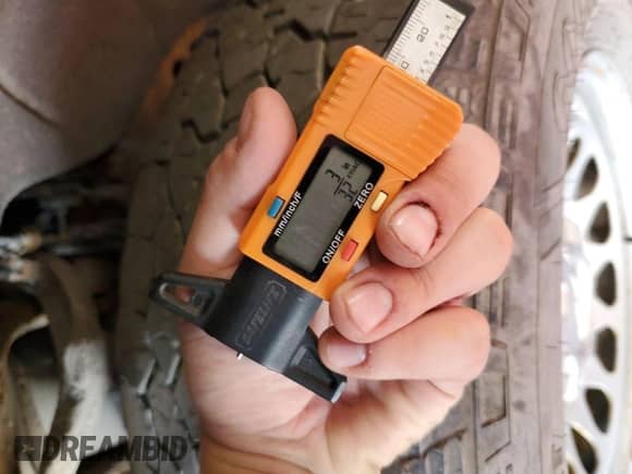 2019 Chevrolet Silverado 1500 Work Truck z VIN 1GCUYAEF8KZ350097, wystawiony jako IAAI lot #42511697 z przebiegiem 117 478 mil mil oraz . Historia ofert i sprzedaży dostępna na DreamBid. Obrazek 1.