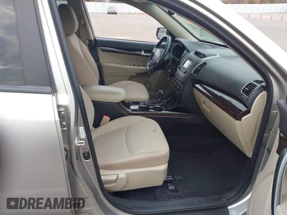 ✅ 2015 Kia Sorento LX • VIN: 5XYKT3A69FG568691 • Lot: 43687228. Listed on IAAI with 166,434 mi. Free auction sales archive from the USA and detailed vehicle history report at DreamBid. Image 5.