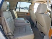 ✅ 2007 Lincoln Navigator • VIN: 5LMFU275X7LJ05979 • Lot: 81863025. Wystawiony na Copart z przebiegiem 242 619 mil. Bezpłatny archiwum sprzedaży aukcyjnych z USA i szczegółowy raport historii pojazdu na DreamBid. Zdjęcie 11.