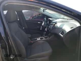 ✅ 2019 Chevrolet Cruze LT • VIN: 1G1BE5SM1K7145591 • Lot: 64606262. Wystawiony na Copart z przebiegiem 76 167 mil mil. Skorzystaj z bezpłatnego archiwum sprzedaży aukcyjnych z USA i zobacz szczegółowy raport historii pojazdu na DreamBid. Zdjęcie 5.