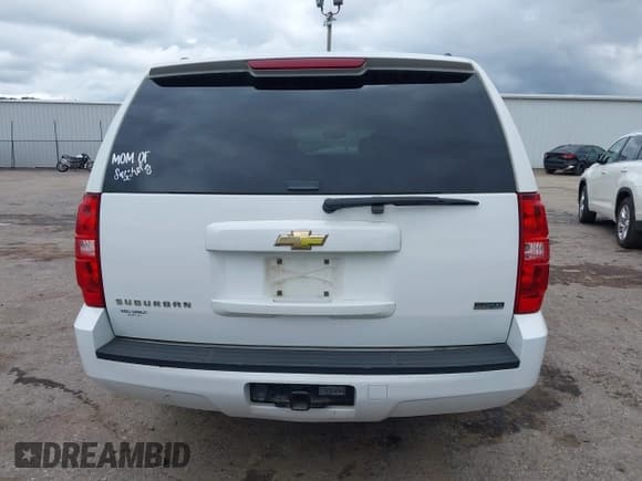 ✅ 2010 Chevrolet Suburban LS • VIN: 1GNUCHE09AR200640 • Lot: 42326053. Listed on IAAI with 218,327 mi. Free auction sales archive from the USA and detailed vehicle history report at DreamBid. Image 16.