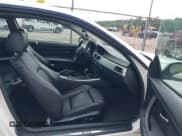 ✅ 2009 BMW 3 Series 335i xDrive • VIN: WBAWC73579E067970 • Lot: 42614906. Wystawiony na IAAI z przebiegiem 173 824 mil. Bezpłatny archiwum sprzedaży aukcyjnych z USA i szczegółowy raport historii pojazdu na DreamBid. Zdjęcie 5.