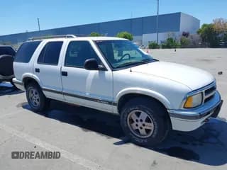 ✅ 1997 Chevrolet Blazer LS • VIN: 1GNDT13W5VK172980 • Lot: 42237092. Wystawiony na IAAI z przebiegiem 245 389 mil. Bezpłatny archiwum sprzedaży aukcyjnych z USA i szczegółowy raport historii pojazdu na DreamBid. Zdjęcie 1.