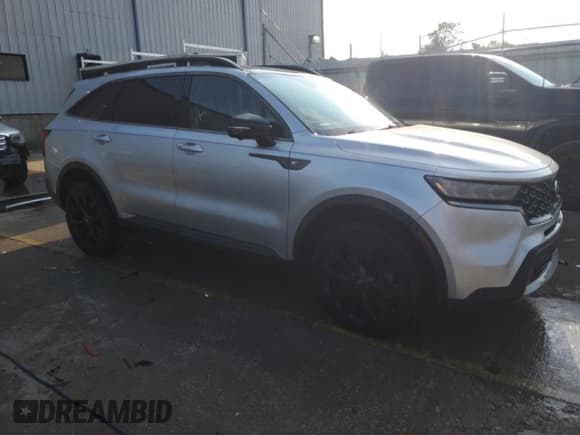✅ 2021 Kia Sorento SX • VIN: 5XYRKDLF4MG015268 • Lot: 64684745. Wystawiony na Copart z przebiegiem 89 112 mil. Bezpłatny archiwum sprzedaży aukcyjnych z USA i szczegółowy raport historii pojazdu na DreamBid. Zdjęcie 4.