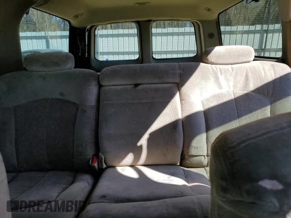 ✅ 2001 Chevrolet Suburban LS • VIN: 1GNEC16T61J224445 • Лот: 45307545. Опубликован ранее на Copart с пробегом 353 264 миль. Бесплатный доступ к архиву аукционных продаж из США и подробный отчёт об истории автомобиля на DreamBid. Изображение 10.