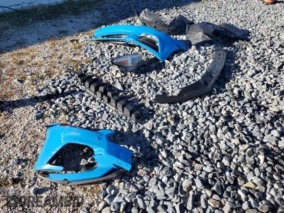 ✅ 2017 Ford Mustang V6 • VIN: 1FA6P8AM9H5311873 • Lot: 86727355. Listed on Copart with 86,010 mi. Free auction sales archive from the USA and detailed vehicle history report at DreamBid. Image 12.