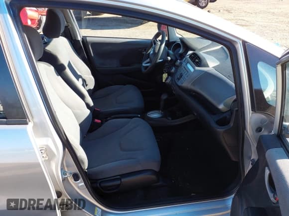 ✅ 2013 Honda Fit • VIN: JHMGE8H38DC063315 • Lot: 43604899. Wystawiony na IAAI z przebiegiem 101 501 mil. Bezpłatny archiwum sprzedaży aukcyjnych z USA i szczegółowy raport historii pojazdu na DreamBid. Zdjęcie 5.