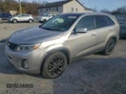✅ 2014 Kia Sorento EX • VIN: 5XYKUDA73EG458651 • Лот: 95087555. Опубликован ранее на Copart с пробегом 176 920 миль. Бесплатный доступ к архиву аукционных продаж из США и подробный отчёт об истории автомобиля на DreamBid. Изображение 1.