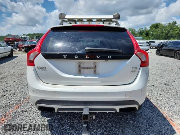 ✅ 2015 Volvo V60 T5 • VIN: YV4612HK4F1001189 • Лот: 65160625. Опубликован ранее на Copart с пробегом 195 495 миль. Бесплатный доступ к архиву аукционных продаж из США и подробный отчёт об истории автомобиля на DreamBid. Изображение 6.