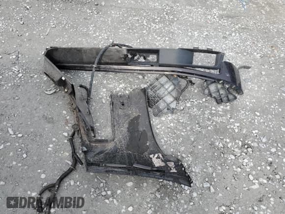 ✅ 2018 Chevrolet Suburban Premier • VIN: 1GNSCJKCXJR216018 • Lot: 70625235. Wystawiony na Copart z przebiegiem 237 386 mil. Bezpłatny archiwum sprzedaży aukcyjnych z USA i szczegółowy raport historii pojazdu na DreamBid. Zdjęcie 13.