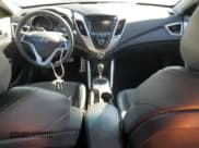 ✅ 2013 Hyundai Veloster w/Gray Int • VIN: KMHTC6AD1DU159189 • Лот: 78219574. Опубликован ранее на Copart с пробегом 152 975 миль. Бесплатный доступ к архиву аукционных продаж из США и подробный отчёт об истории автомобиля на DreamBid. Изображение 8.