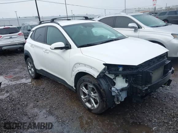 2022 Hyundai Kona SEL с VIN KM8K6CAB9NU819819, выставлен на аукционе IAAI как лот 43584707 с пробегом 27 418 миль миль и . История ставок и продаж доступна на DreamBid. Изображение 1.