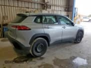 ✅ 2022 Toyota Corolla Cross L • VIN: 7MUAAAAG1NV008380 • Lot: 85169705. Wystawiony na Copart z przebiegiem 108 926 mil. Bezpłatny archiwum sprzedaży aukcyjnych z USA i szczegółowy raport historii pojazdu na DreamBid. Zdjęcie 3.