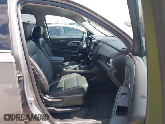 ✅ 2018 Chevrolet Traverse LT Cloth • VIN: 1GNERGKWXJJ266604 • Lot: 42862735. Wystawiony na IAAI z przebiegiem 21 815 mil. Bezpłatny archiwum sprzedaży aukcyjnych z USA i szczegółowy raport historii pojazdu na DreamBid. Zdjęcie 5.