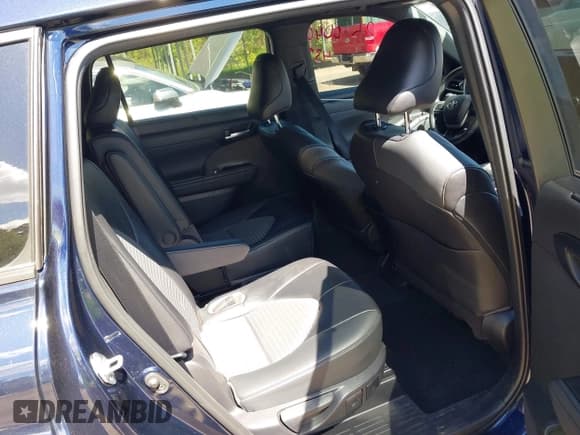 ✅ 2023 Toyota Highlander L • VIN: 5TDKDRBHXPS507466 • Lot: 43080996. Listed on IAAI with 38,592 mi. Free auction sales archive from the USA and detailed vehicle history report at DreamBid. Image 8.