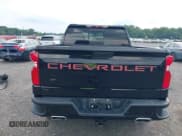 ✅ 2020 Chevrolet Silverado 1500 LT Trail Boss • VIN: 1GCPYFED6LZ181417 • Lot: 42989002. Wystawiony na IAAI z przebiegiem 104 694 mil. Bezpłatny archiwum sprzedaży aukcyjnych z USA i szczegółowy raport historii pojazdu na DreamBid. Zdjęcie 16.