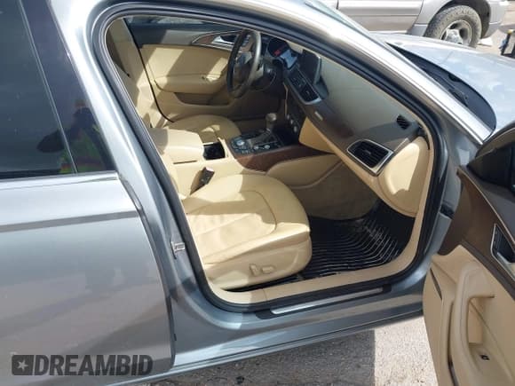 ✅ 2014 Audi A6 Premium Plus • VIN: WAUGFAFC5EN043227 • Lot: 43293378. Wystawiony na IAAI z przebiegiem 121 587 mil. Bezpłatny archiwum sprzedaży aukcyjnych z USA i szczegółowy raport historii pojazdu na DreamBid. Zdjęcie 5.