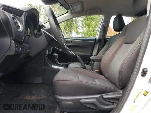 ✅ 2017 Toyota Corolla LE Eco • VIN: 5YFBPRHE3HP602921 • Lot: 85399805. Wystawiony na Copart z przebiegiem 54 642 mil. Bezpłatny archiwum sprzedaży aukcyjnych z USA i szczegółowy raport historii pojazdu na DreamBid. Zdjęcie 7.