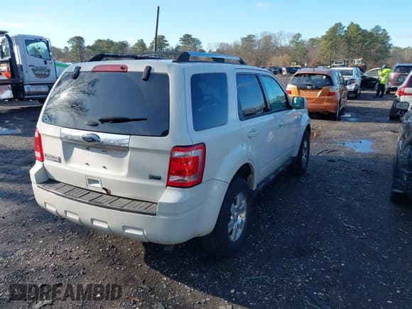 ✅ 2011 Ford Escape Limited • VIN: 1FMCU9EG2BKB79155 • Lot: 43834096. Listed on IAAI with 172,840 mi. Free auction sales archive from the USA and detailed vehicle history report at DreamBid. Image 4.