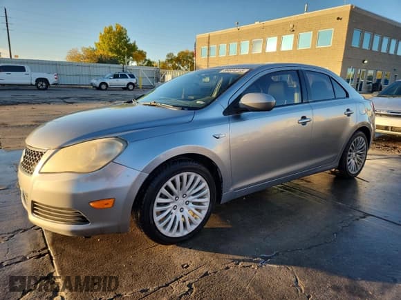 ✅ 2011 Suzuki Kizashi SE • VIN: JS2RE9A31B6110051 • Lot: 86884915. Wystawiony na Copart z przebiegiem 221 197 mil. Bezpłatny archiwum sprzedaży aukcyjnych z USA i szczegółowy raport historii pojazdu na DreamBid. Zdjęcie 1.