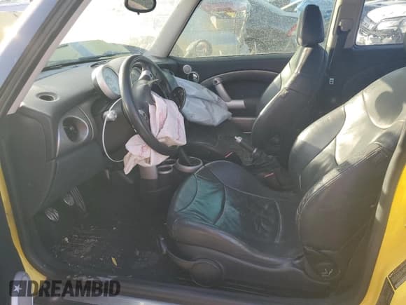 ✅ 2004 MINI Hardtop S • VIN: WMWRE33454TD77257 • Lot: 69972064. Listed on Copart with Not provided. Free auction sales archive from the USA and detailed vehicle history report at DreamBid. Image 7.