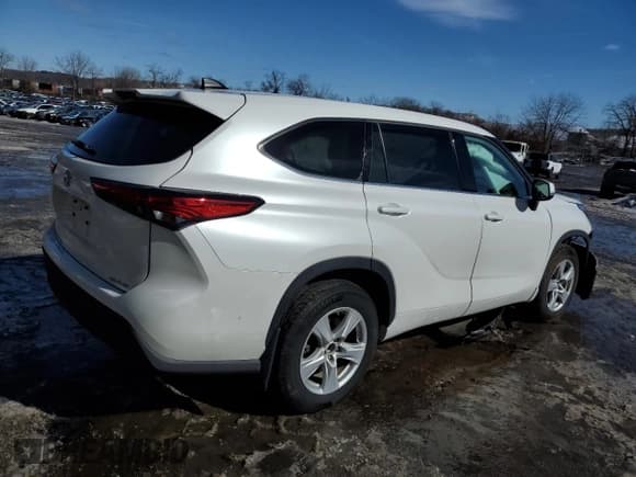 ✅ 2022 Toyota Highlander LE • VIN: 5TDBZRBHXNS251845 • Lot: 45867085. Listed on Copart with 50,472 mi. Free auction sales archive from the USA and detailed vehicle history report at DreamBid. Image 3.
