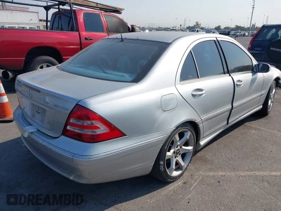 ✅ 2005 Mercedes-Benz C 230 Kompressor • VIN: WDBRF40J85A668022 • Lot: 41075872. Wystawiony na IAAI z przebiegiem 200 016 mil. Bezpłatny archiwum sprzedaży aukcyjnych z USA i szczegółowy raport historii pojazdu na DreamBid. Zdjęcie 4.