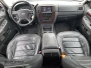 ✅ 2003 Ford Explorer Limited • VIN: 1FMDU75K83ZA63626 • Lot: 42281185. Wystawiony na Copart z przebiegiem 147 777 mil. Bezpłatny archiwum sprzedaży aukcyjnych z USA i szczegółowy raport historii pojazdu na DreamBid. Zdjęcie 8.