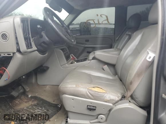 ✅ 2006 Chevrolet Silverado 2500HD LT2 • VIN: 1GCHK23U86F134204 • Lot: 68744365. Wystawiony na Copart z przebiegiem 203 046 mil. Bezpłatny archiwum sprzedaży aukcyjnych z USA i szczegółowy raport historii pojazdu na DreamBid. Zdjęcie 7.