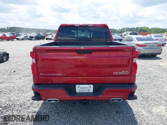 ✅ 2025 Chevrolet Silverado 1500 High Country • VIN: 1GCUKJE84SZ176483 • Lot: 42216600. Listed on IAAI with 2,186 mi. Free auction sales archive from the USA and detailed vehicle history report at DreamBid. Image 17.