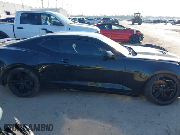 ✅ 2019 Chevrolet Camaro 2SS • VIN: 1G1FH1R73K0159079 • Lot: 43411576. Wystawiony na IAAI z przebiegiem 99 405 mil. Bezpłatny archiwum sprzedaży aukcyjnych z USA i szczegółowy raport historii pojazdu na DreamBid. Zdjęcie 14.