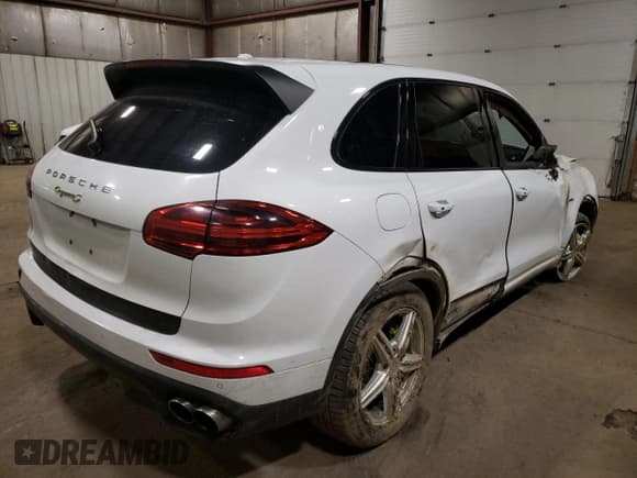 ✅ 2016 Porsche Cayenne S E-Hybrid • VIN: WP1AE2A22GLA58345 • Lot: 81740855. Listed on Copart with 109,678 mi. Free auction sales archive from the USA and detailed vehicle history report at DreamBid. Image 3.