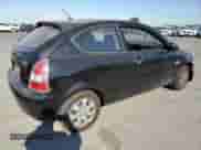 2010 Hyundai Accent GS z VIN KMHCM3AC5AU180741, wystawiony jako Copart lot #70020944 z przebiegiem Nie podano mil oraz Szkoda całkowita • Salvage title. Historia ofert i sprzedaży dostępna na DreamBid. Obrazek 3.