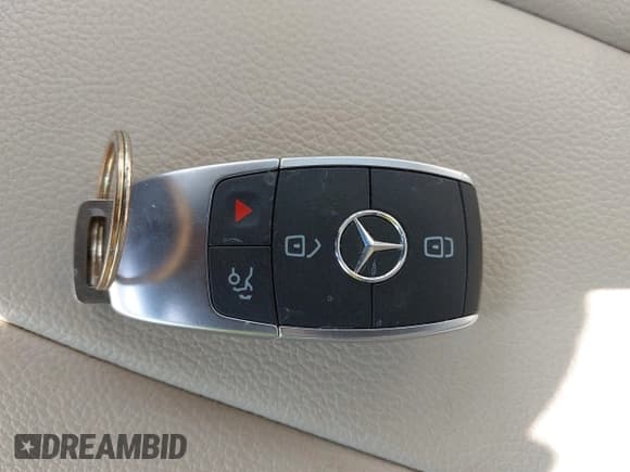 ✅ 2020 Mercedes-Benz GLB 250 • VIN: W1N4M4HB1LW042125 • Lot: 43289788. Listed on IAAI with 100,172 mi. Free auction sales archive from the USA and detailed vehicle history report at DreamBid. Image 11.