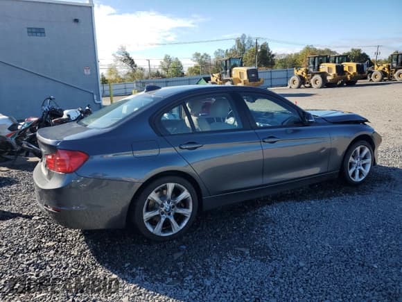 ✅ 2015 BMW 3 Series 328i xDrive • VIN: WBA3B5G50FNS19331 • Lot: 85762075. Listed on Copart with 124,215 mi. Free auction sales archive from the USA and detailed vehicle history report at DreamBid. Image 3.