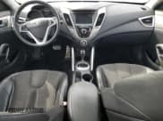 ✅ 2012 Hyundai Veloster w/Gray Int • VIN: KMHTC6AD5CU057828 • Lot: 48669885. Wystawiony na Copart z przebiegiem Nie podano. Bezpłatny archiwum sprzedaży aukcyjnych z USA i szczegółowy raport historii pojazdu na DreamBid. Zdjęcie 8.