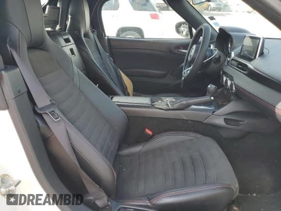 ✅ 2017 FIAT 124 Spider Lusso • VIN: JC1NFAEKXH0128307 • Lot: 67625625. Listed on Copart with 76,840 mi. Free auction sales archive from the USA and detailed vehicle history report at DreamBid. Image 10.