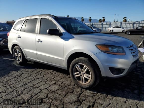 ✅ 2011 Hyundai Santa Fe GLS • VIN: 5XYZG3AB8BG025097 • Lot: 79130134. Listed on Copart with 285,387 mi. Free auction sales archive from the USA and detailed vehicle history report at DreamBid. Image 4.