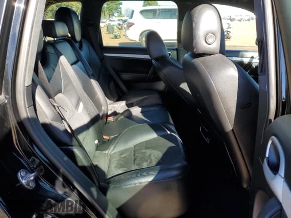 ✅ 2010 Porsche Cayenne GTS • VIN: WP1AD2AP1ALA61520 • Lot: 81172514. Listed on Copart with 211,130 mi. Free auction sales archive from the USA and detailed vehicle history report at DreamBid. Image 11.