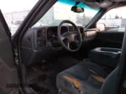 ✅ 2003 Chevrolet Silverado 2500HD LS • VIN: 1GCHK29UX3Z133797 • Lot: 43863409. Wystawiony na IAAI z przebiegiem Nie podano. Bezpłatny archiwum sprzedaży aukcyjnych z USA i szczegółowy raport historii pojazdu na DreamBid. Zdjęcie 13.