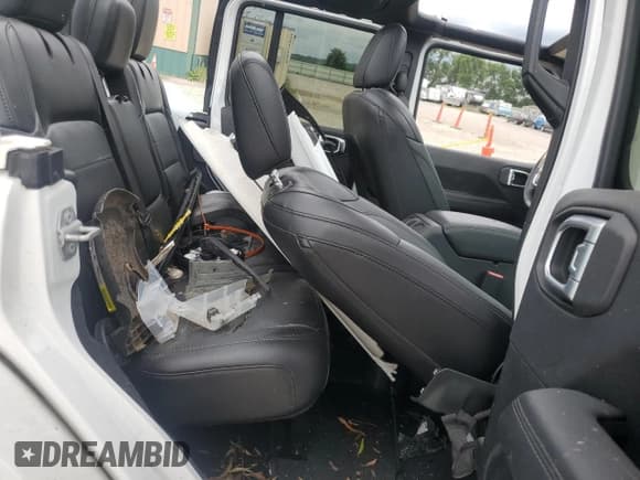 ✅ 2020 Jeep Wrangler Unlimited Sahara Altitude • VIN: 1C4HJXEN3LW162848 • Лот: 65244345. Опубликован ранее на Copart с пробегом Не указан. Бесплатный доступ к архиву аукционных продаж из США и подробный отчёт об истории автомобиля на DreamBid. Изображение 10.