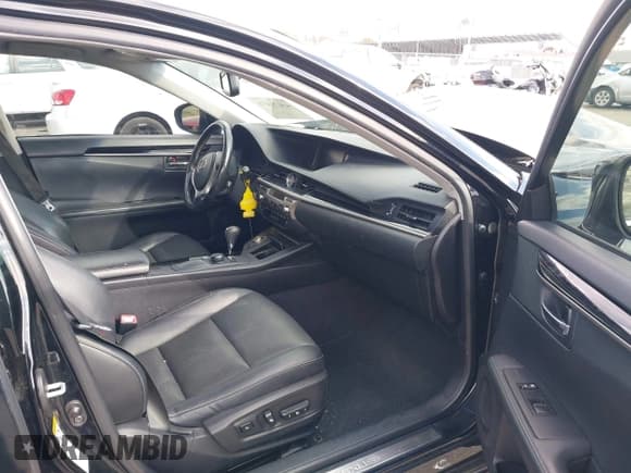 ✅ 2015 Lexus ES 330 • VIN: JTHBK1GG8F2210563 • Lot: 43671838. Listed on IAAI with 110,860 mi. Free auction sales archive from the USA and detailed vehicle history report at DreamBid. Image 5.