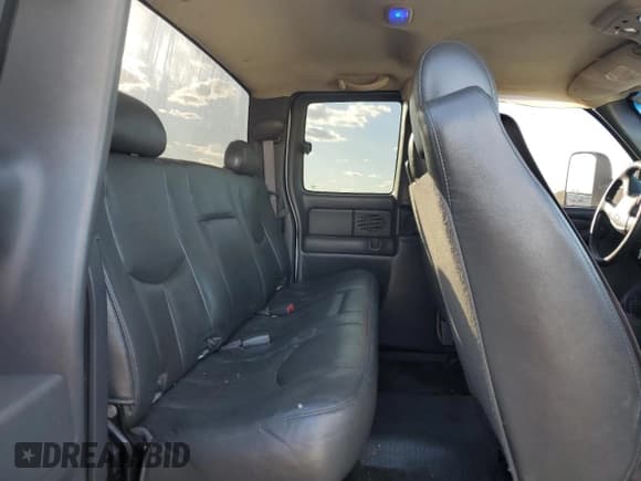 ✅ 2005 Chevrolet Silverado 2500HD Work Truck • VIN: 1GCHC29U75E307767 • Lot: 92182685. Wystawiony na Copart z przebiegiem 268 584 mil. Bezpłatny archiwum sprzedaży aukcyjnych z USA i szczegółowy raport historii pojazdu na DreamBid. Zdjęcie 10.