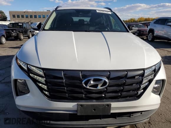 ✅ 2022 Hyundai Tucson SEL • VIN: 5NMJFCAE8NH033348 • Lot: 76280764. Wystawiony na Copart z przebiegiem 26 869 mil. Bezpłatny archiwum sprzedaży aukcyjnych z USA i szczegółowy raport historii pojazdu na DreamBid. Zdjęcie 5.