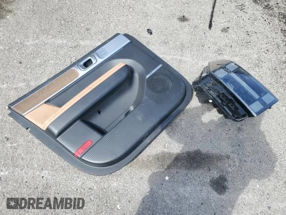 2024 Hyundai Santa Fe Limited z VIN 5NMP44GL1RH062482, wystawiony jako Copart lot #64969995 z przebiegiem 11 636 mil mil oraz Szkoda całkowita • Salvage title. Historia ofert i sprzedaży dostępna na DreamBid. Obrazek 13.